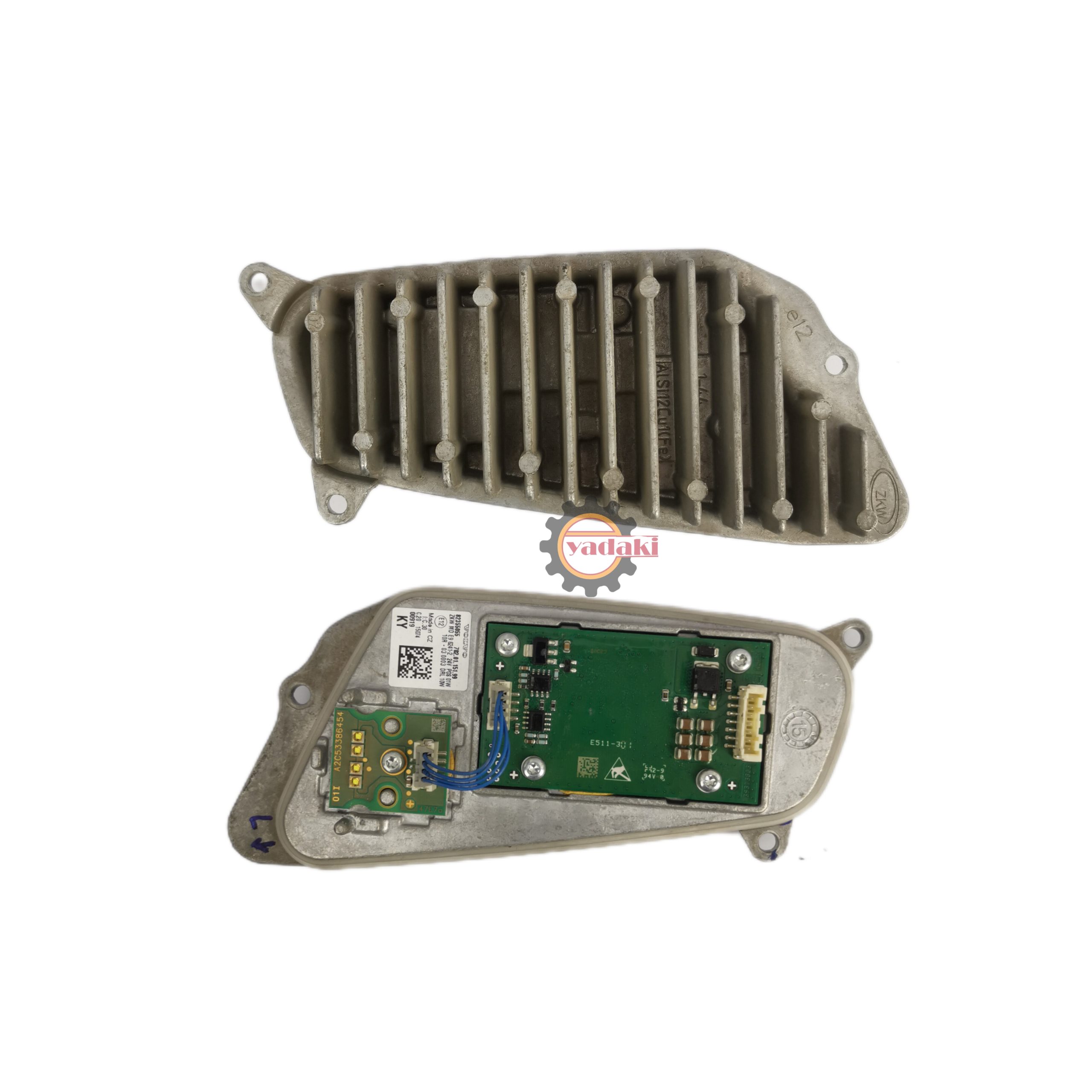 82355055-scaled-1.jpg برد پشت چراغ جلو پایین و بالا اصلی FH500 استوک چپ - تصویر 1